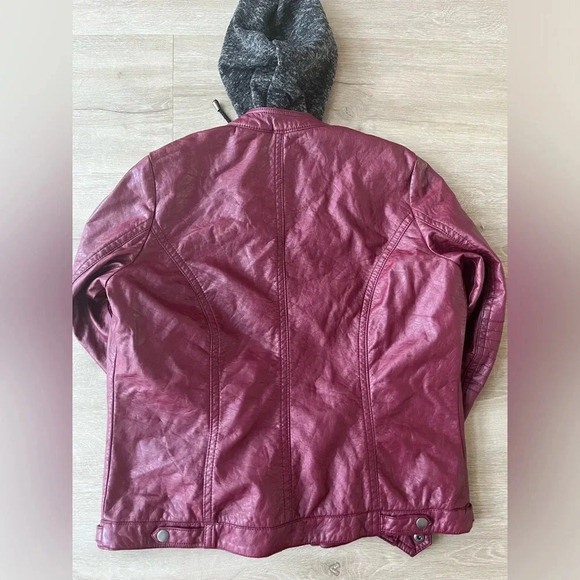 VANITY WOMEN'S RED FAUX LEATHER JACKET - Picture 9 of 9